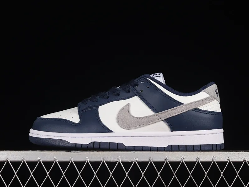 All categories Nk SB Dunk Series Nk SB Dunk Low low-top sneakers Cost-effective version Nk Dunk Low "Midnight Navy" blue and white SB low-top sports and leisure sneakers FO9749-400